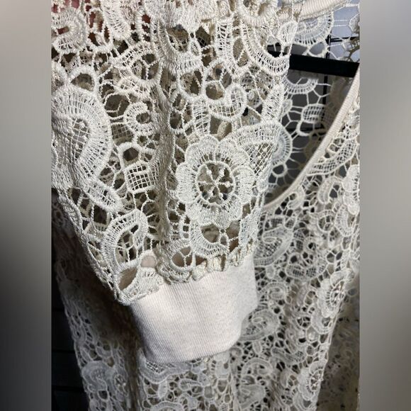 Lane Bryant plus size women’s cream flowered sweater - Picture 4 of 9